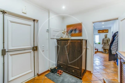 Moradia T5 para Arrendamento em Rio de Mouro