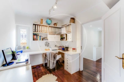 Moradia T5 para Arrendamento em Rio de Mouro