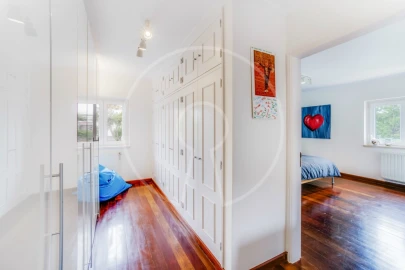 Moradia T5 para Arrendamento em Rio de Mouro