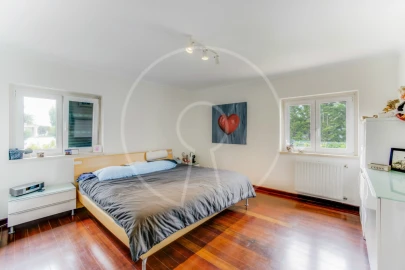 Moradia T5 para Arrendamento em Rio de Mouro