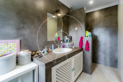 Moradia T5 para Arrendamento em Rio de Mouro