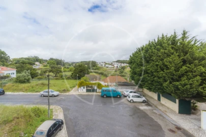 Moradia T5 para Arrendamento em Rio de Mouro