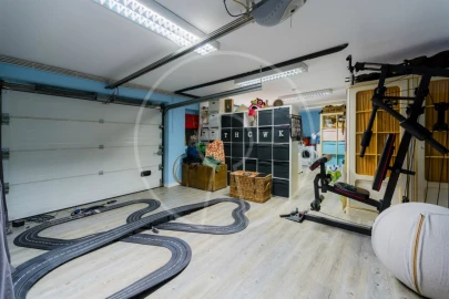 Moradia T5 para Arrendamento em Rio de Mouro