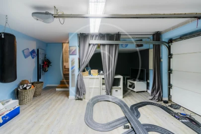 Moradia T5 para Arrendamento em Rio de Mouro