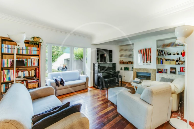 Moradia T5 para Arrendamento em Rio de Mouro Foto 8