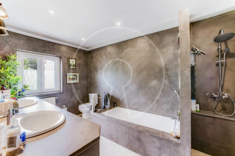 Moradia T5 para Arrendamento em Rio de Mouro Foto 20