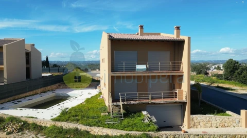 Moradia T4 para Venda em Algoz e Tunes