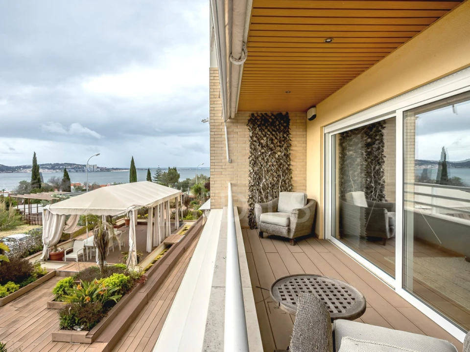 Apartamento T4 para Venda em Algés, Linda-A-Velha e Cruz Quebrada-Dafundo Foto 1