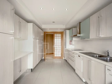 Apartamento T4 para Venda em Algés, Linda-A-Velha e Cruz Quebrada-Dafundo