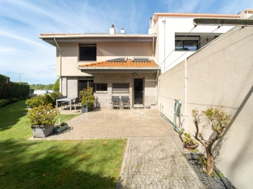 Moradia T4 para Venda em Aldoar, Foz do Douro e Nevogilde