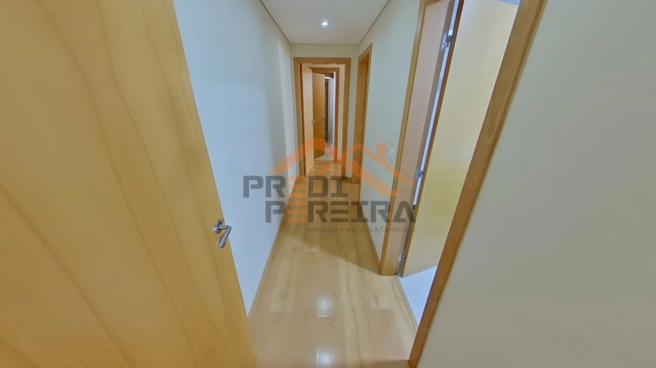 Apartamento T2 para Venda em Ramada e Caneças Foto 14