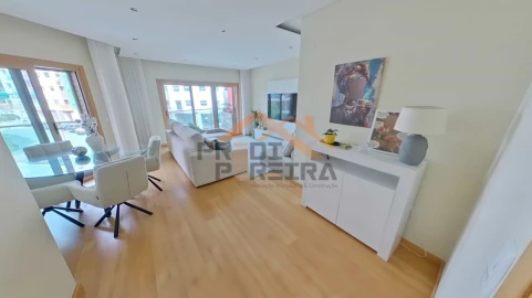 Apartamento T2 para Venda em Ramada e Caneças