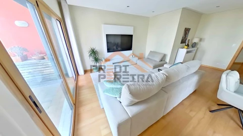 Apartamento T2 para Venda em Ramada e Caneças