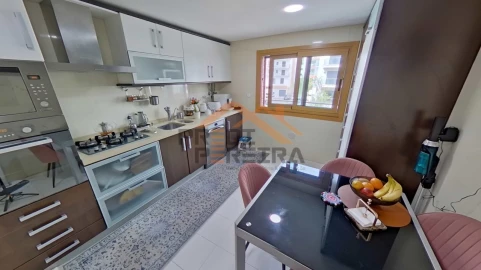 Apartamento T2 para Venda em Ramada e Caneças