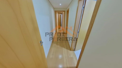 Apartamento T2 para Venda em Ramada e Caneças