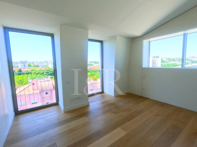 Apartamento T3 para Venda em Parque das Nações Foto 5