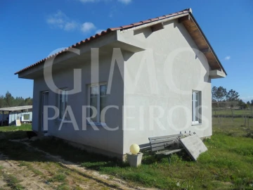 Armazém para Venda em Covões e Camarneira