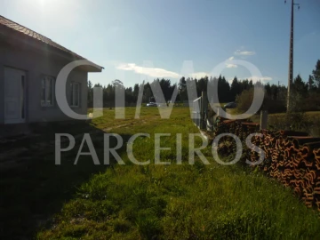 Armazém para Venda em Covões e Camarneira