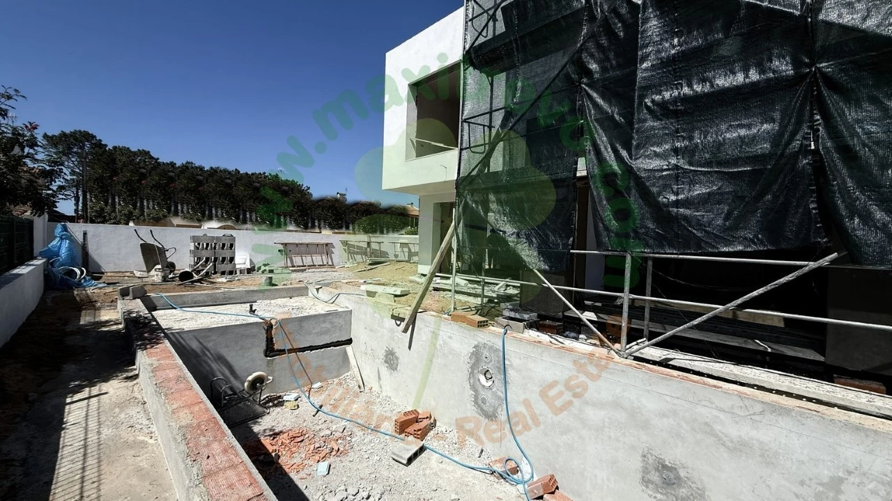 Moradia T4 para Venda em Charneca de Caparica e Sobreda Foto 21