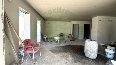 Moradia T4 para Venda em Charneca de Caparica e Sobreda