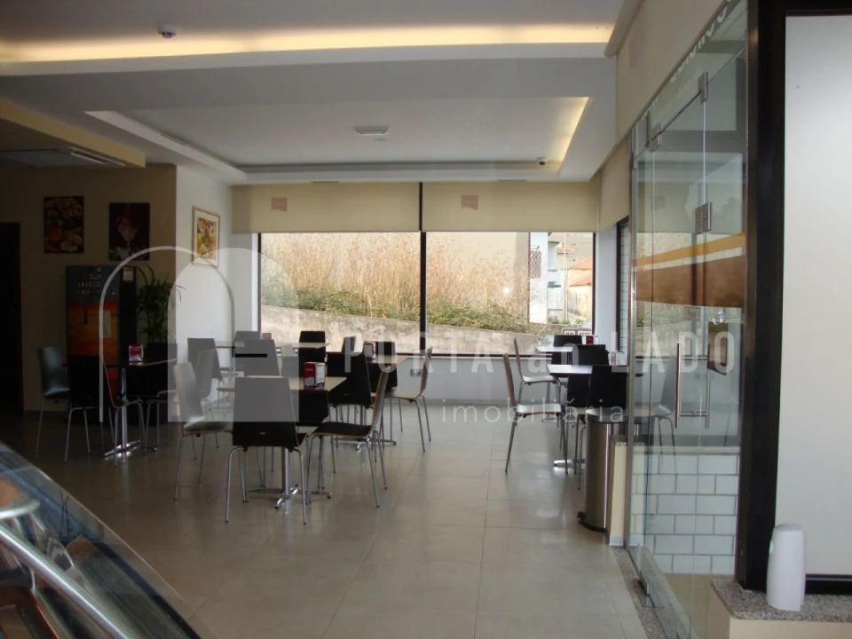 Negócio para Venda em Pedroso e Seixezelo Foto 3