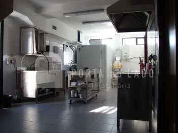 Negócio para Venda em Pedroso e Seixezelo