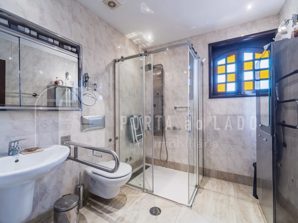 Moradia T4 para Venda em Arrifana Foto 19