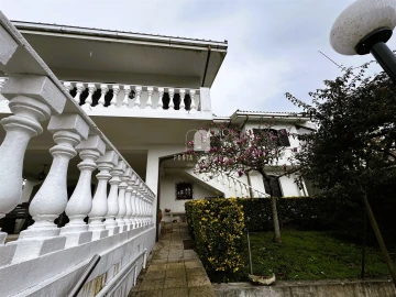 Moradia T4 para Venda em Arrifana