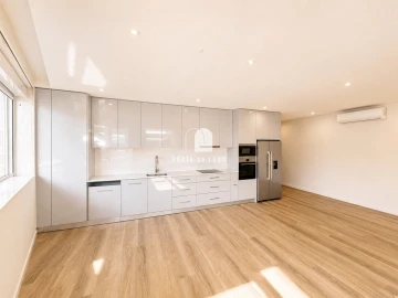 Apartamento T3 para Venda em Pedroso e Seixezelo