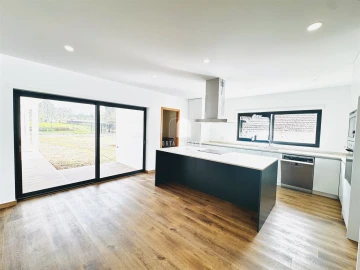 Moradia T4 para Arrendamento em Ovar, São João, Arada e São Vicente de Pereira Jusã