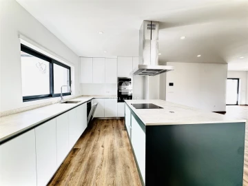 Moradia T4 para Arrendamento em Ovar, São João, Arada e São Vicente de Pereira Jusã