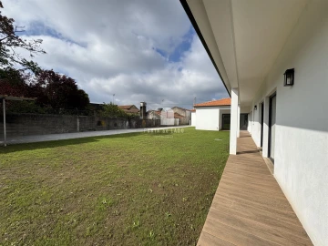 Moradia T4 para Arrendamento em Ovar, São João, Arada e São Vicente de Pereira Jusã