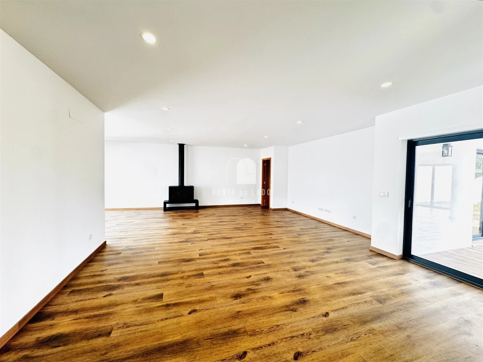 Moradia T4 para Arrendamento em Ovar, São João, Arada e São Vicente de Pereira Jusã Foto 10