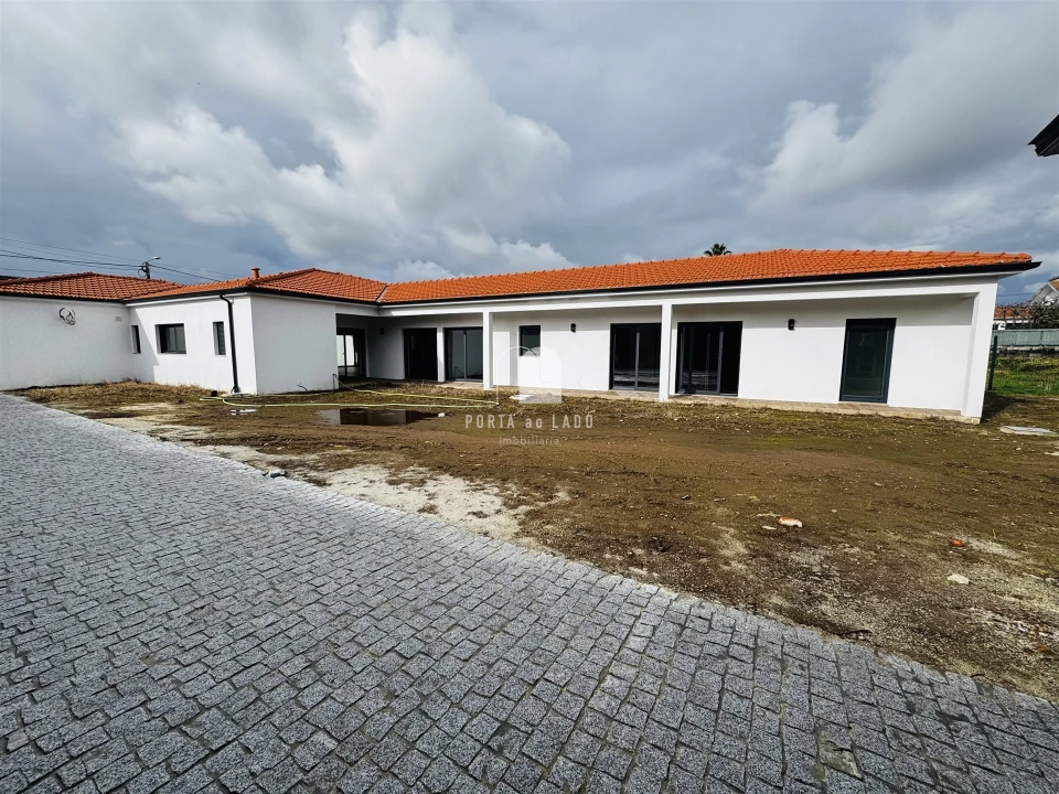 Moradia T4 para Arrendamento em Ovar, São João, Arada e São Vicente de Pereira Jusã Foto 3