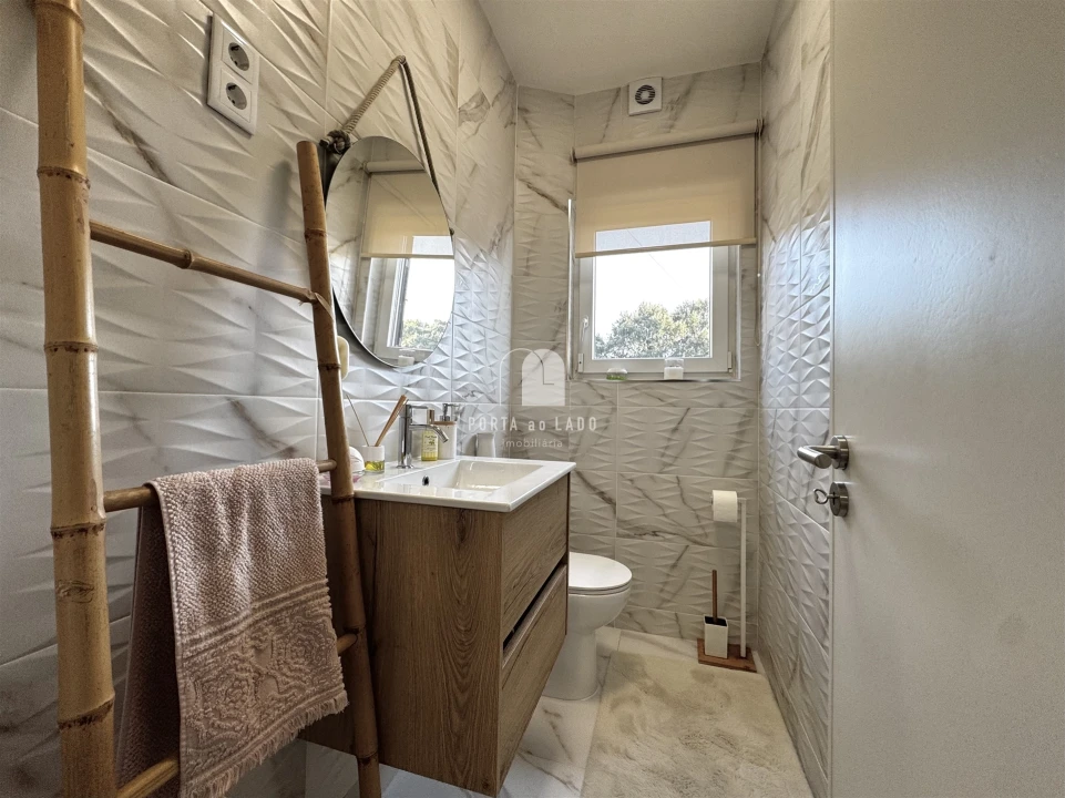 Moradia T4 para Venda em Arrifana Foto 11