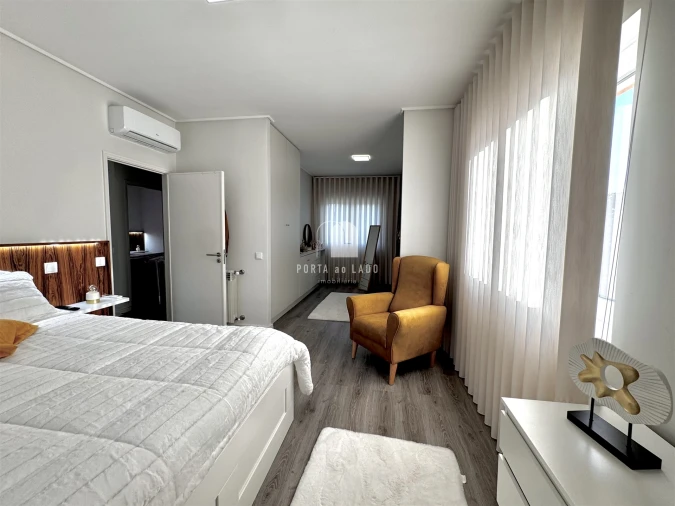 Moradia T4 para Venda em Arrifana Foto 17