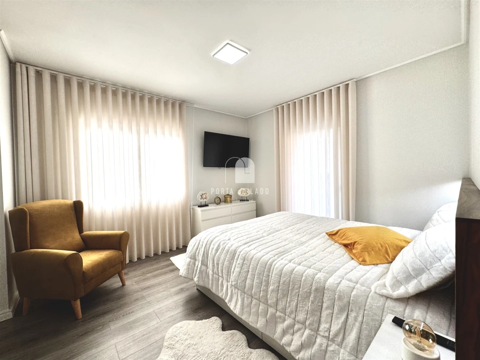 Moradia T4 para Venda em Arrifana Foto 15