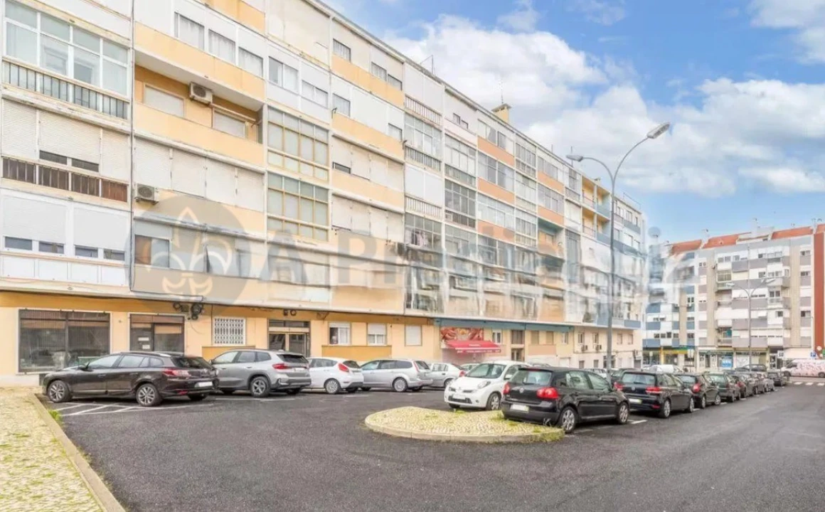 Apartamento T3 para Venda em Santo António dos Cavaleiros e Frielas Foto 1