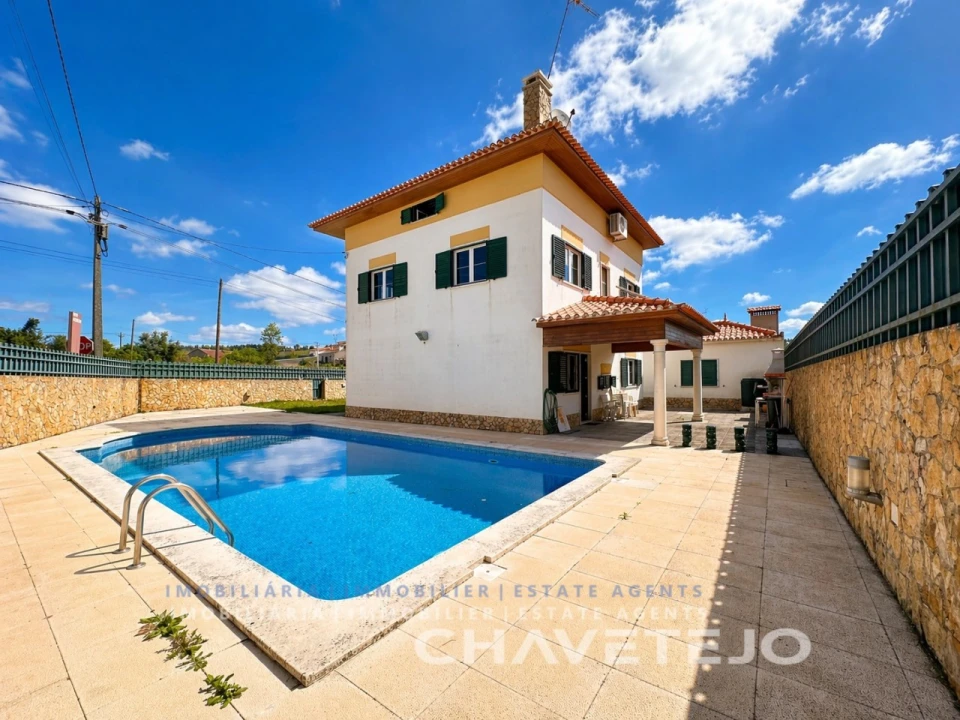 Moradia T4 para Venda em Serra e Junceira Foto 2