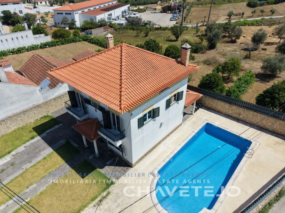 Moradia T4 para Venda em Serra e Junceira Foto 4