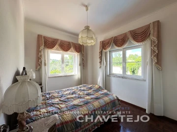 Moradia T4 para Venda em Serra e Junceira