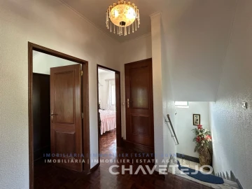 Moradia T4 para Venda em Serra e Junceira