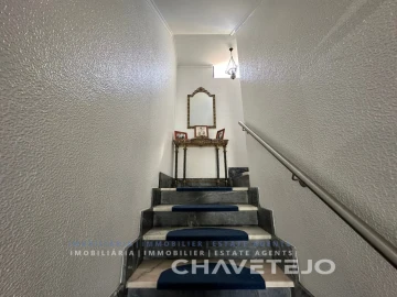 Moradia T4 para Venda em Serra e Junceira
