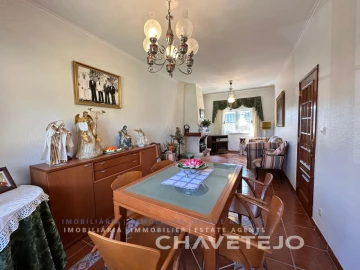 Moradia T4 para Venda em Serra e Junceira