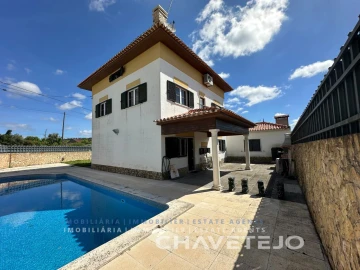 Moradia T4 para Venda em Serra e Junceira