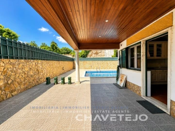 Moradia T4 para Venda em Serra e Junceira