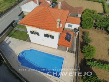 Moradia T4 para Venda em Serra e Junceira