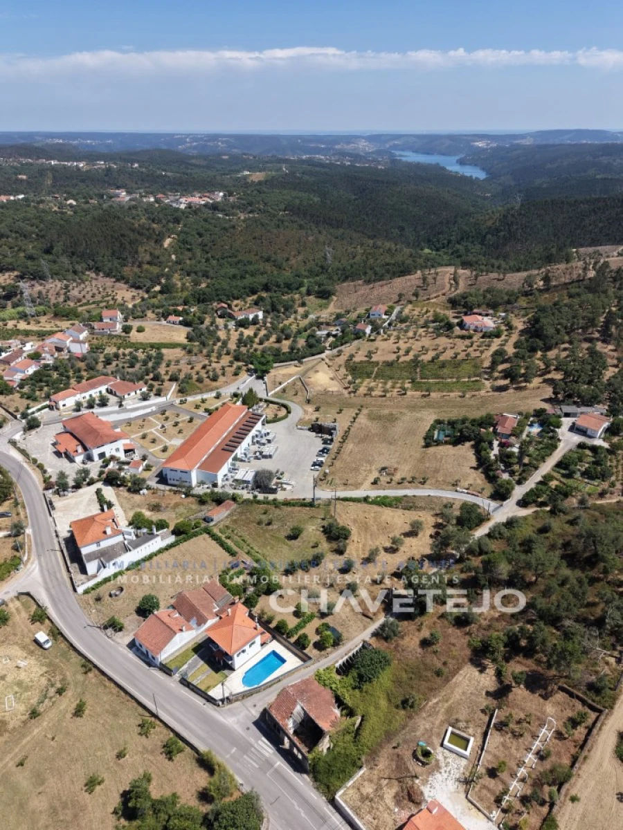Moradia T4 para Venda em Serra e Junceira Foto 2