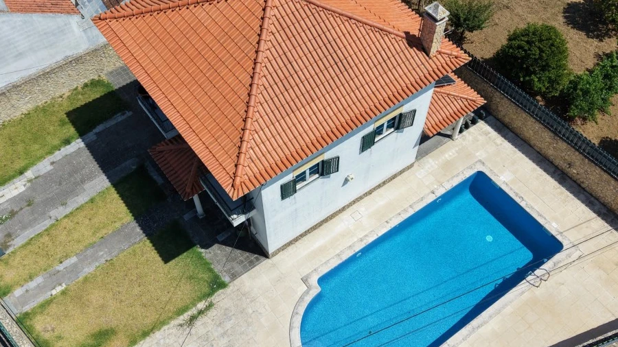 Moradia T4 para Venda em Serra e Junceira