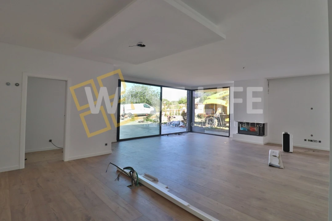 Moradia T4 para Venda em Azueira e Sobral da Abelheira Foto 4